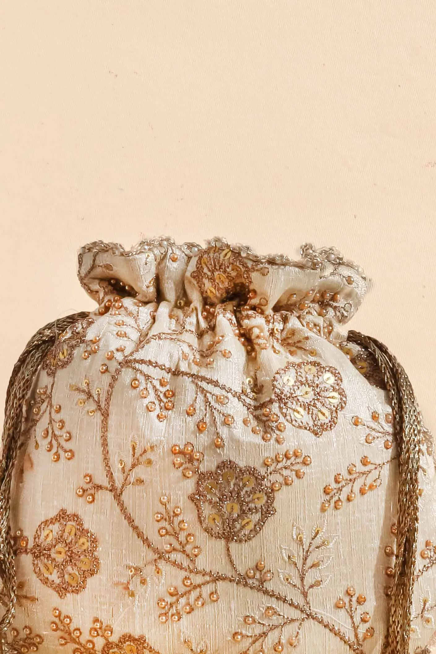 Cream embroidered scallop potli bag