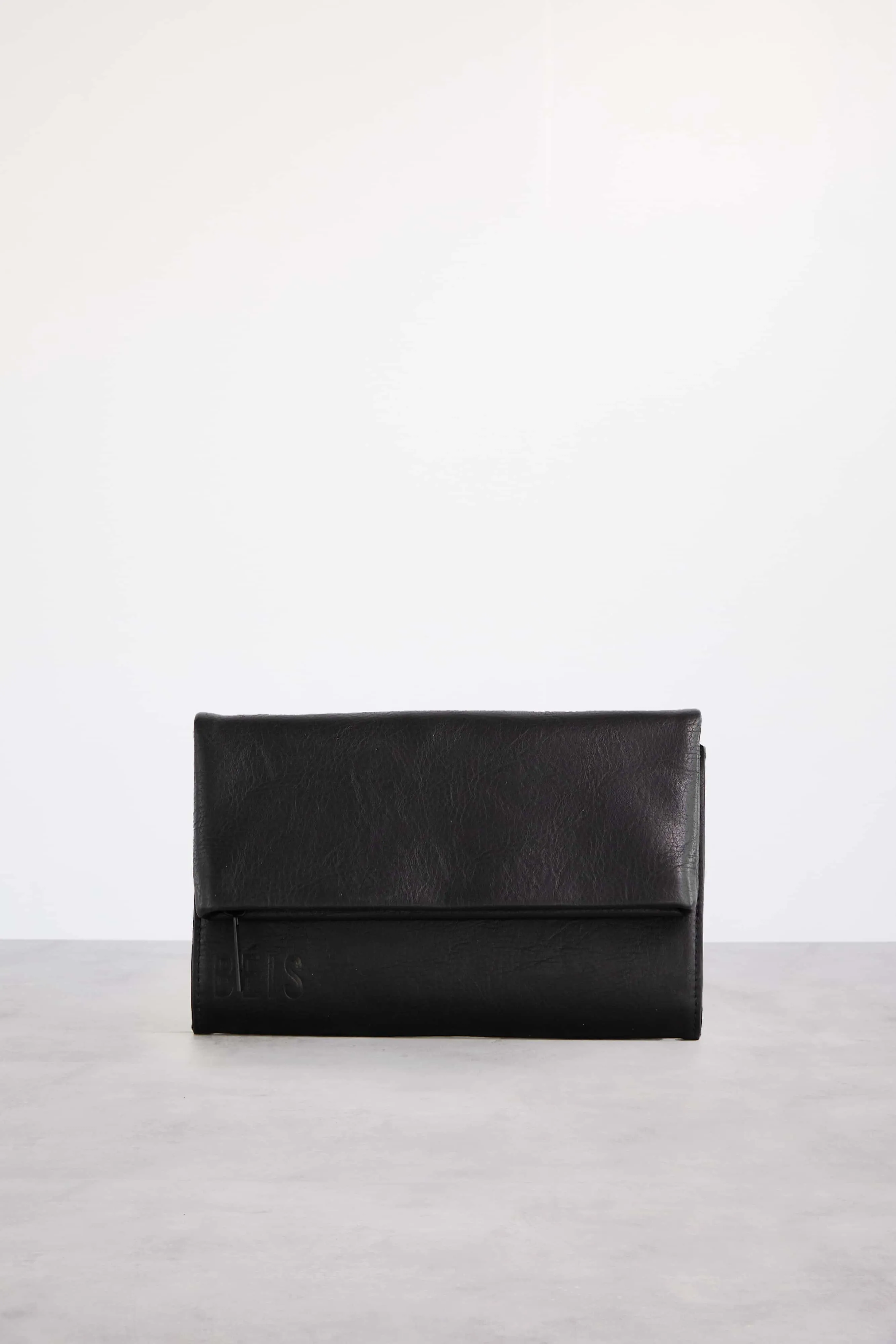 The Crossbody Wallet in Black