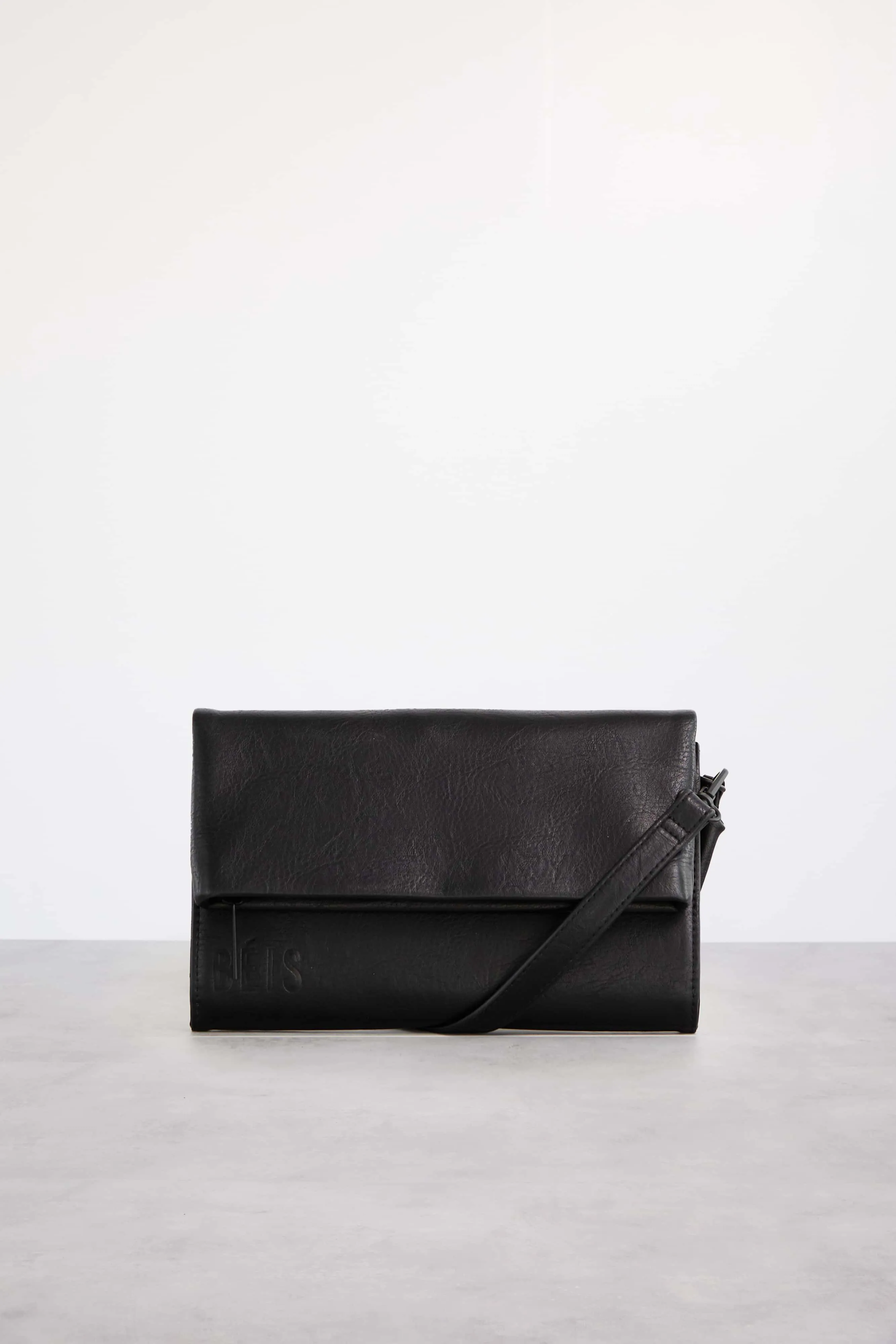 The Crossbody Wallet in Black